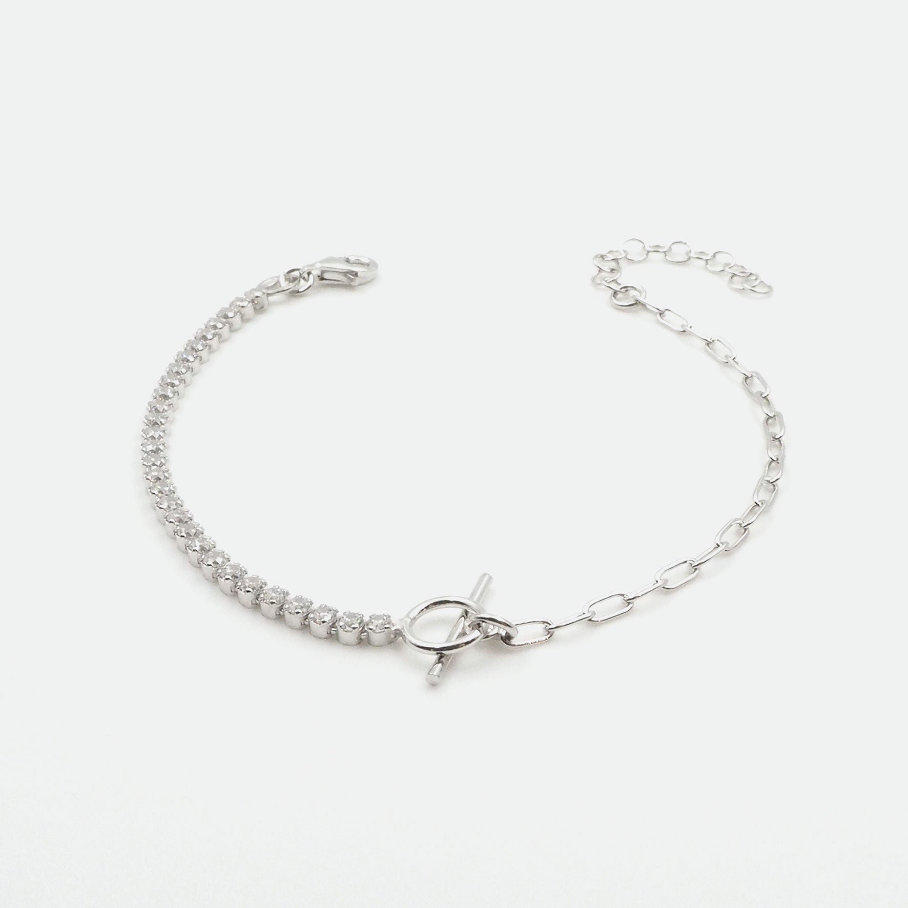 Silber Armbaender fuer Damen jetzt kaufen in unserem Onlineshop oder vor Ort in unserer Filiale in Basel